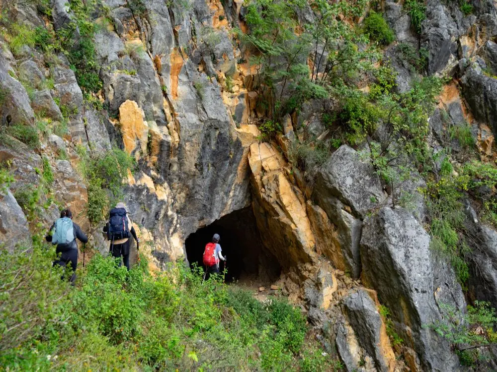 Hiking in the Tiger Leaping Gorge Scenic Area