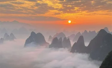Sunrise over the Li River
